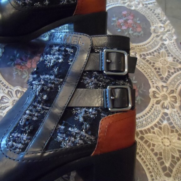 Chanel Black Tweed/Leather Moto Ankle Boots w/Buckles-LOGO Detail Size 38.5M - Picture 6 of 16